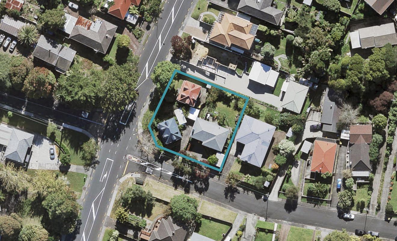 1/2 Alma Street, Te Atatu South, Auckland - Carousel 1