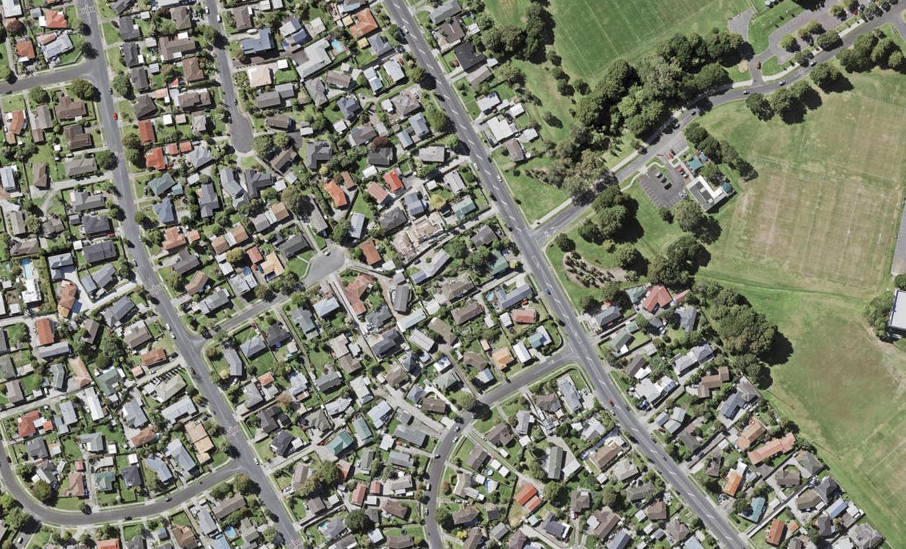 2/85 Cascades Road, Pakuranga Heights, Auckland - Carousel 1