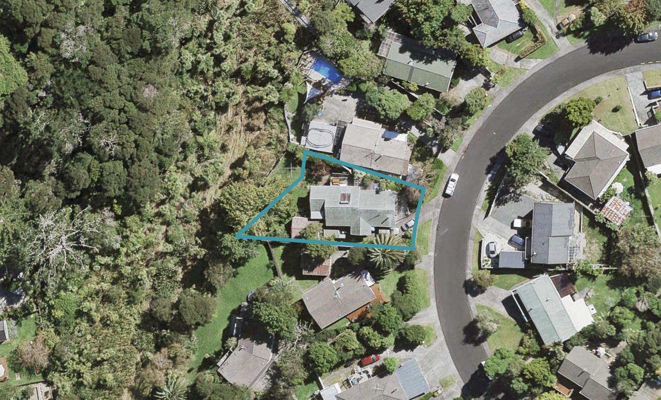 33 Onedin Place, Titirangi, Auckland - Carousel 1