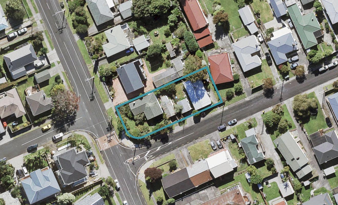 93 Flanshaw Road, Te Atatu South, Auckland - Carousel 1