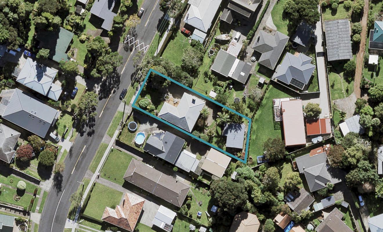 55 Yeovil Road, Te Atatu Peninsula, Auckland - Carousel 1
