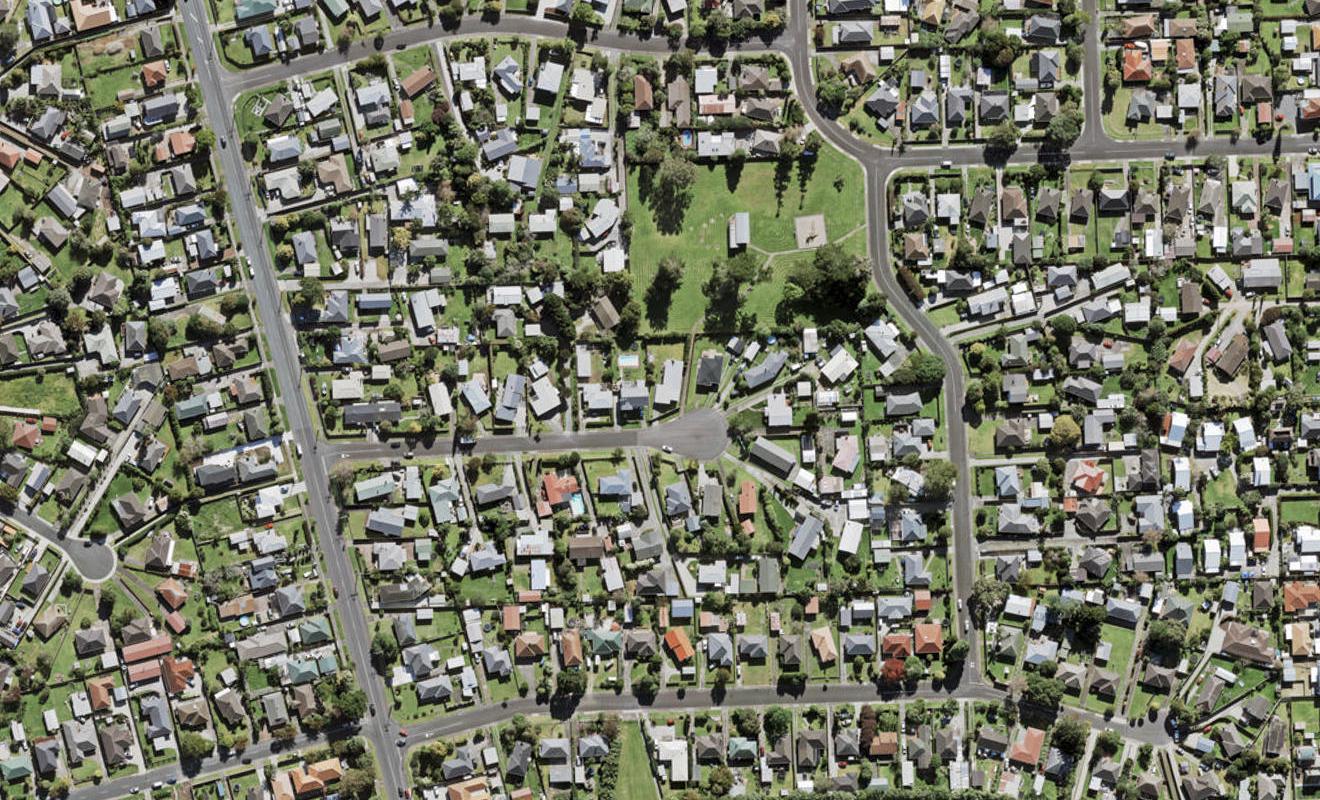 18 Clinton Avenue, Te Atatu Peninsula, Auckland - Carousel 1