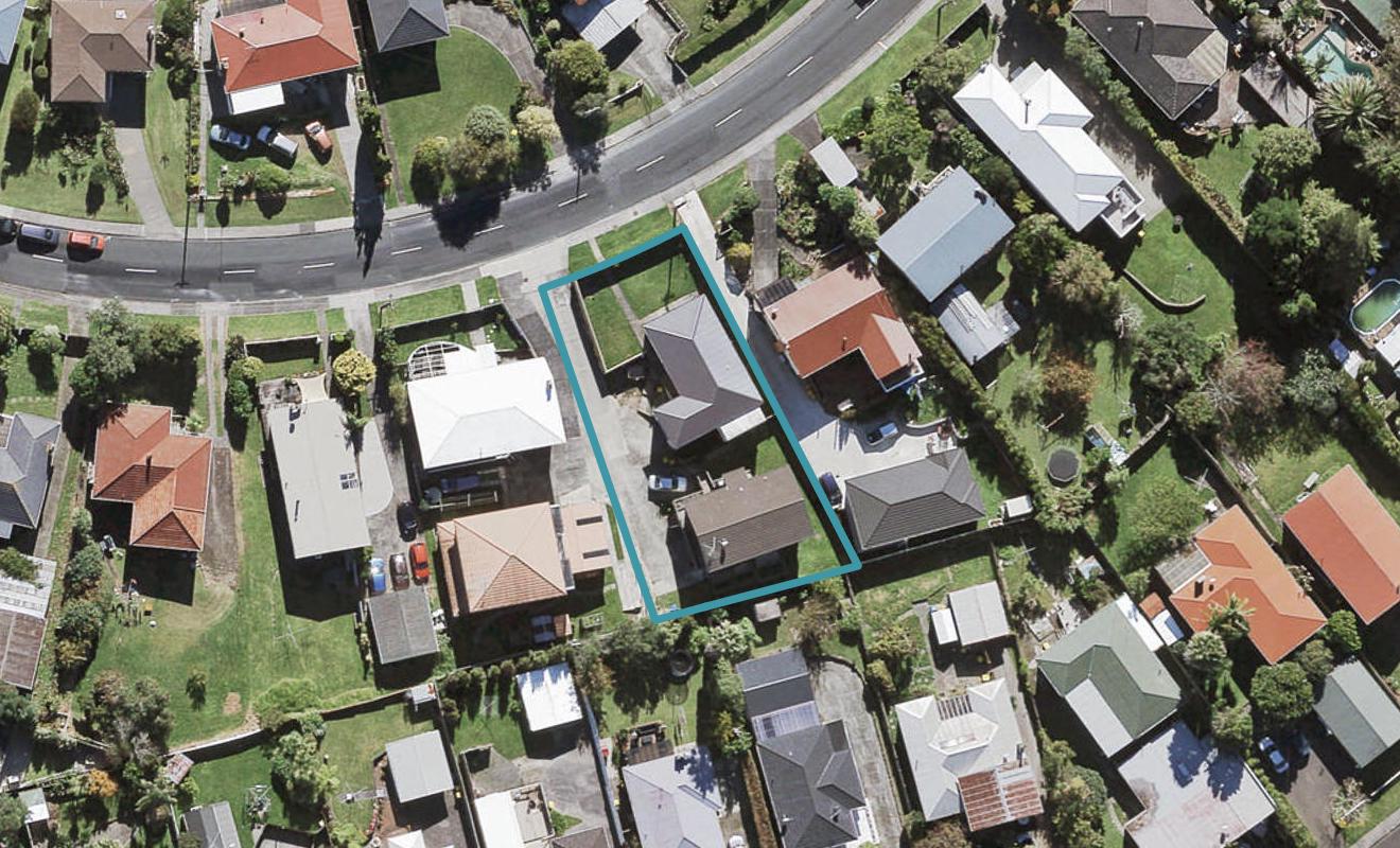 1/15 Tiroroa Avenue, Te Atatū South, Auckland - Carousel 1