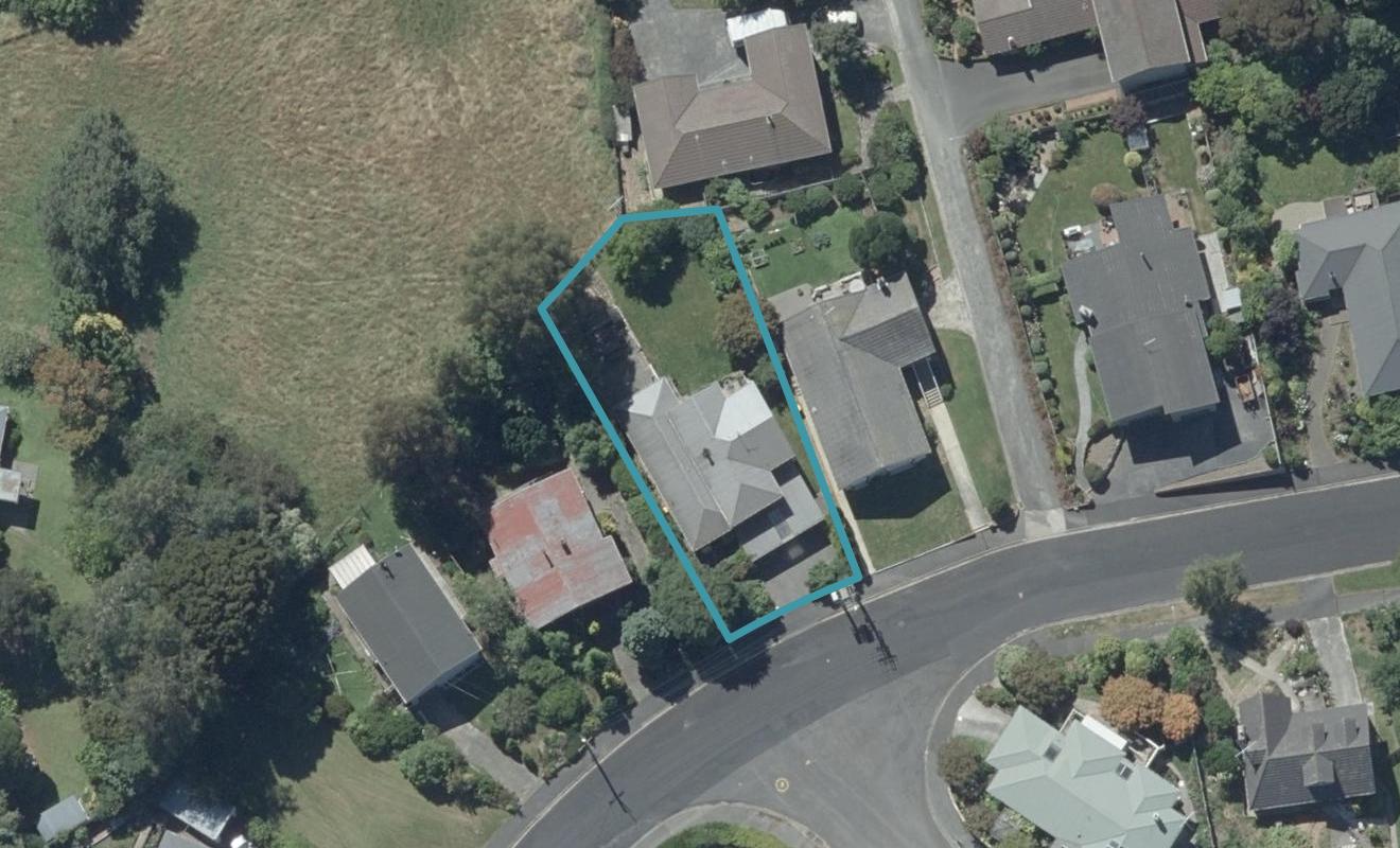 27 Charters Street, Glenross, Dunedin - Carousel 1