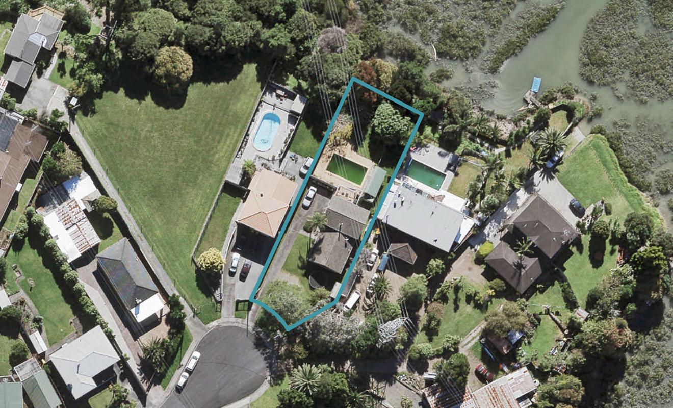 16 Meadow Crescent, Te Atatu South, Auckland - Carousel 1