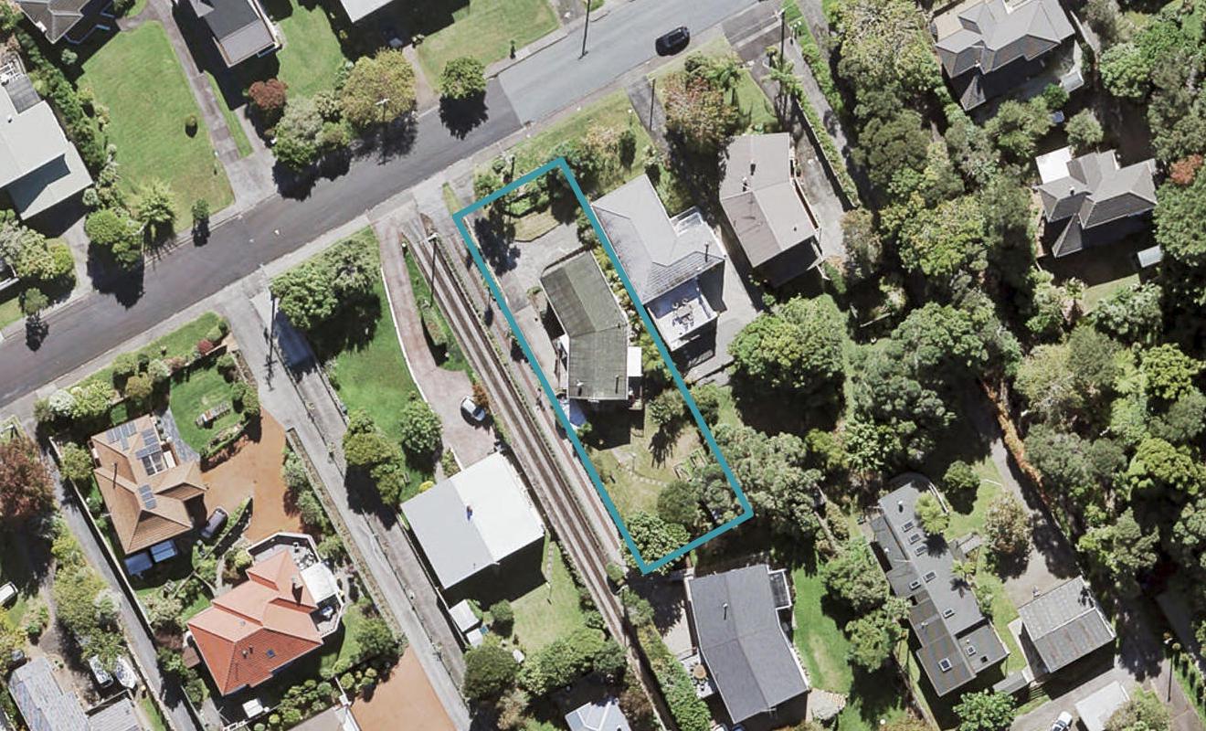 138 Cliff View Drive, Green Bay, Auckland - Carousel 1