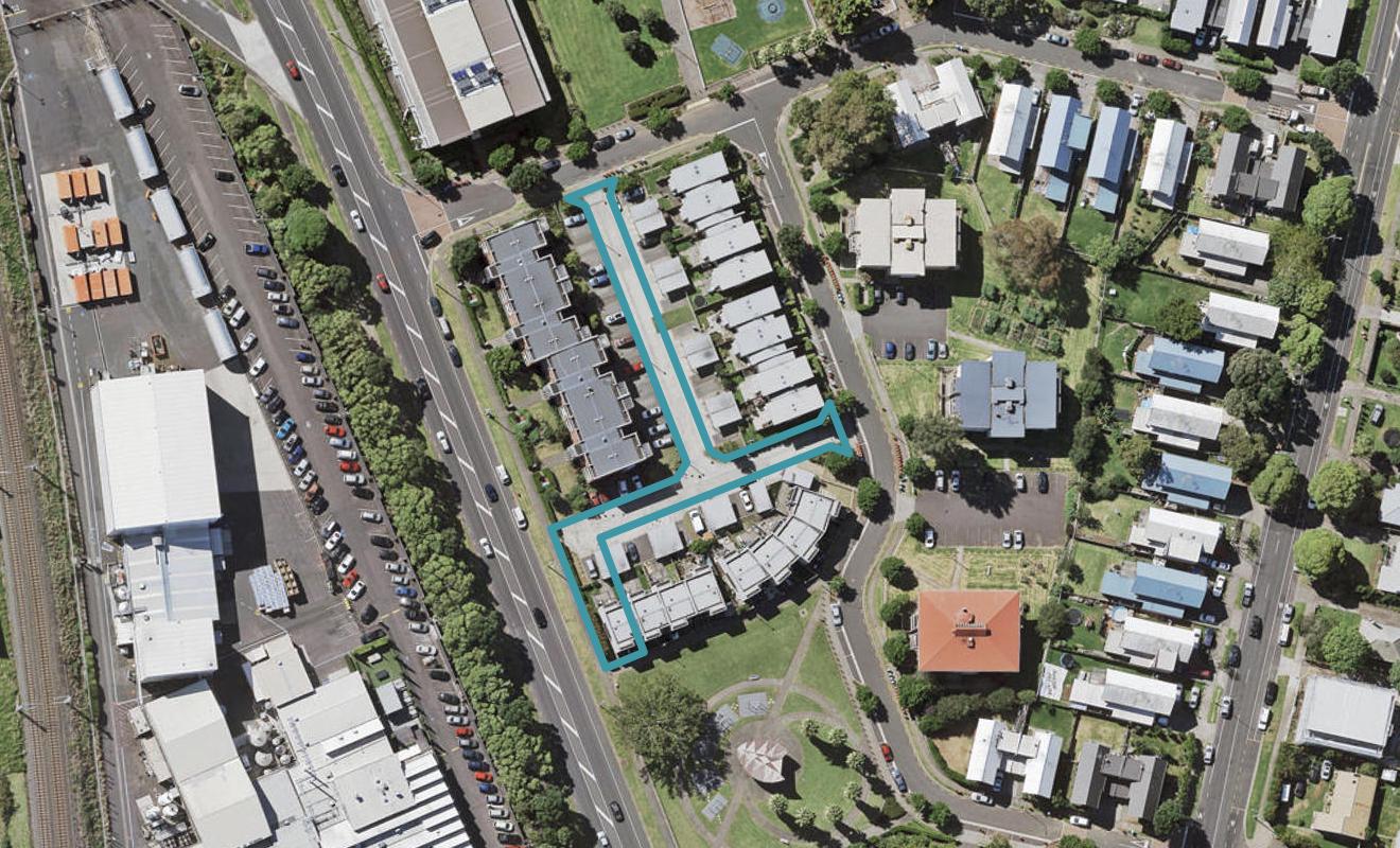 33 Tippett Street, Point England, Auckland - Carousel 1
