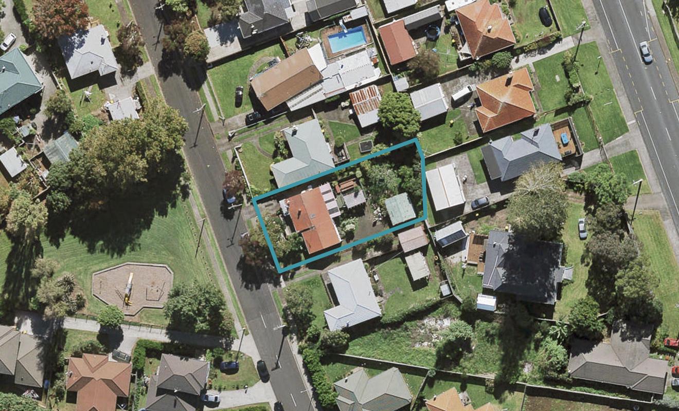 17 Kamaka Road, Mangere Bridge, Auckland - Carousel 1