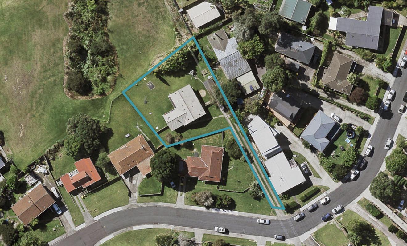 13 Tawavale Crescent, Totara Vale, Auckland - Carousel 1