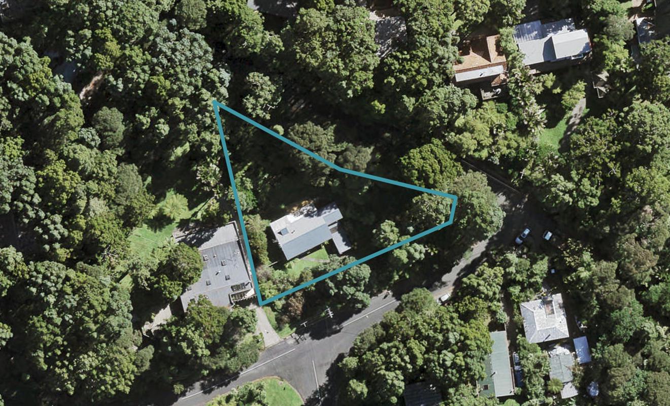 21 Manuka Road, Titirangi, Auckland - Carousel 1