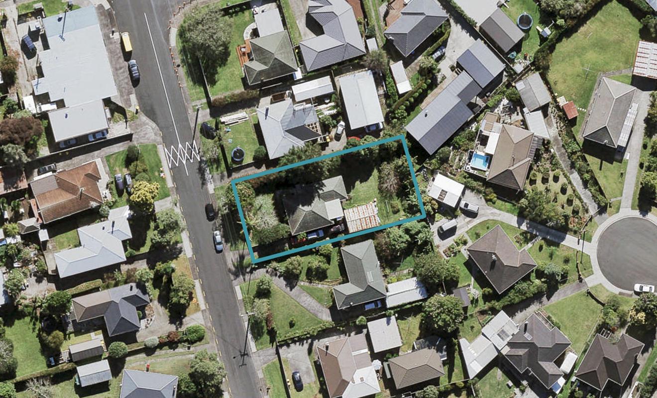 42 Neil Avenue, Te Atatu Peninsula, Auckland - Carousel 1
