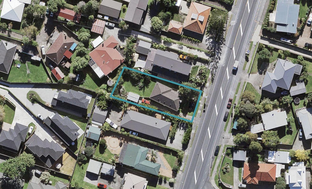 188 Te Atatu Road, Te Atatu South, Auckland - Carousel 1