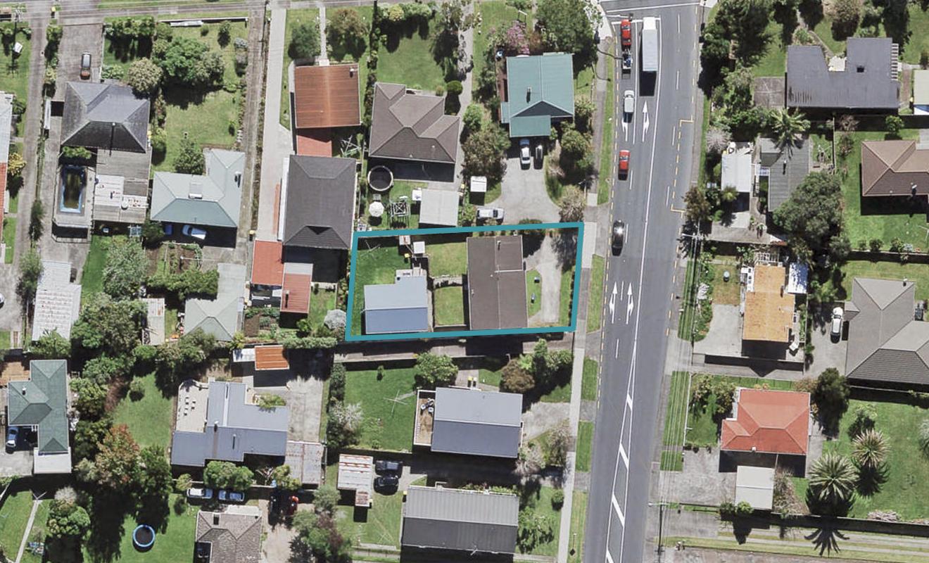 108 Te Atatu Road, Te Atatu South, Auckland - Carousel 1