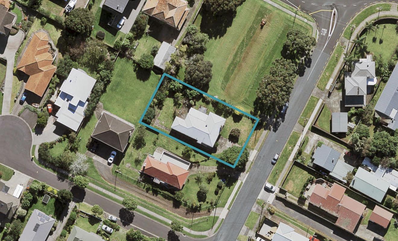 1 House Avenue, Mangere Bridge, Auckland - Carousel 1