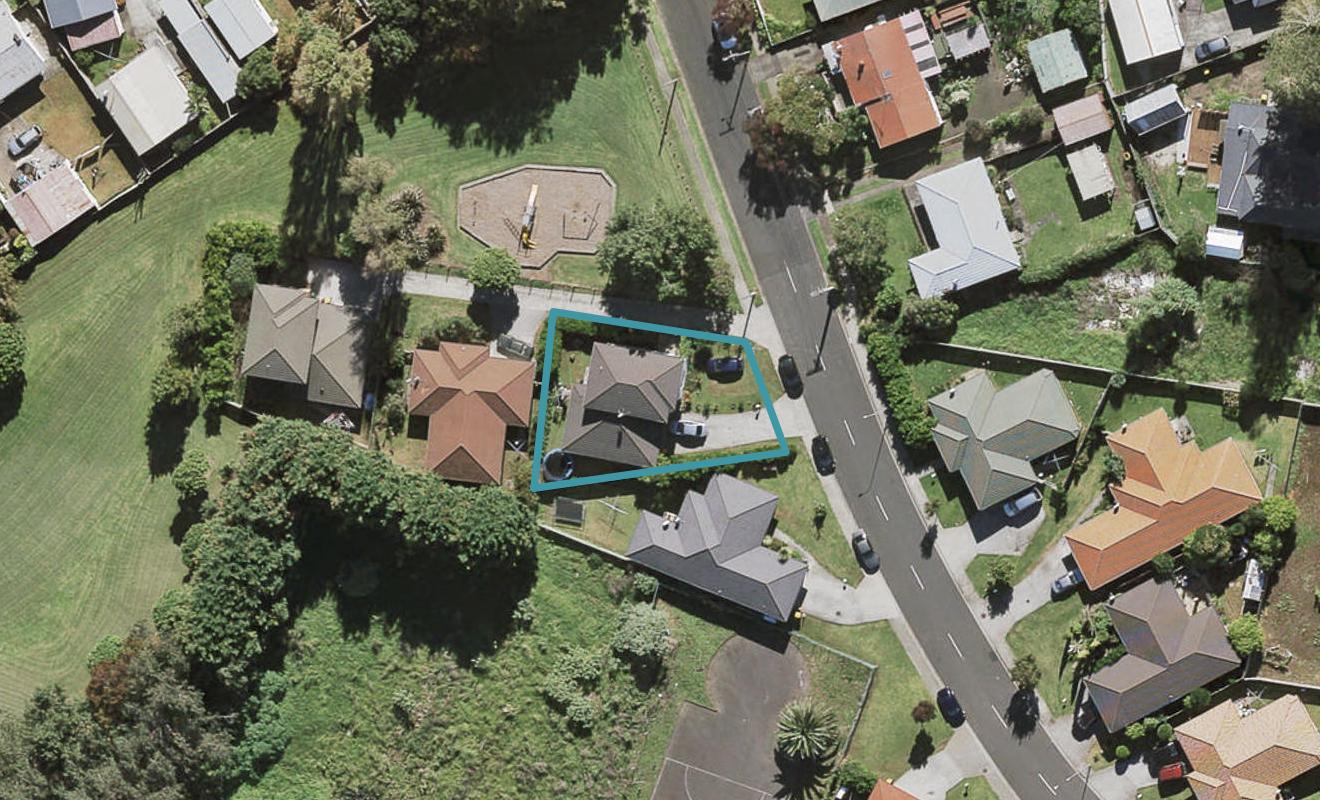 8 Kamaka Road, Mangere Bridge, Auckland - Carousel 1