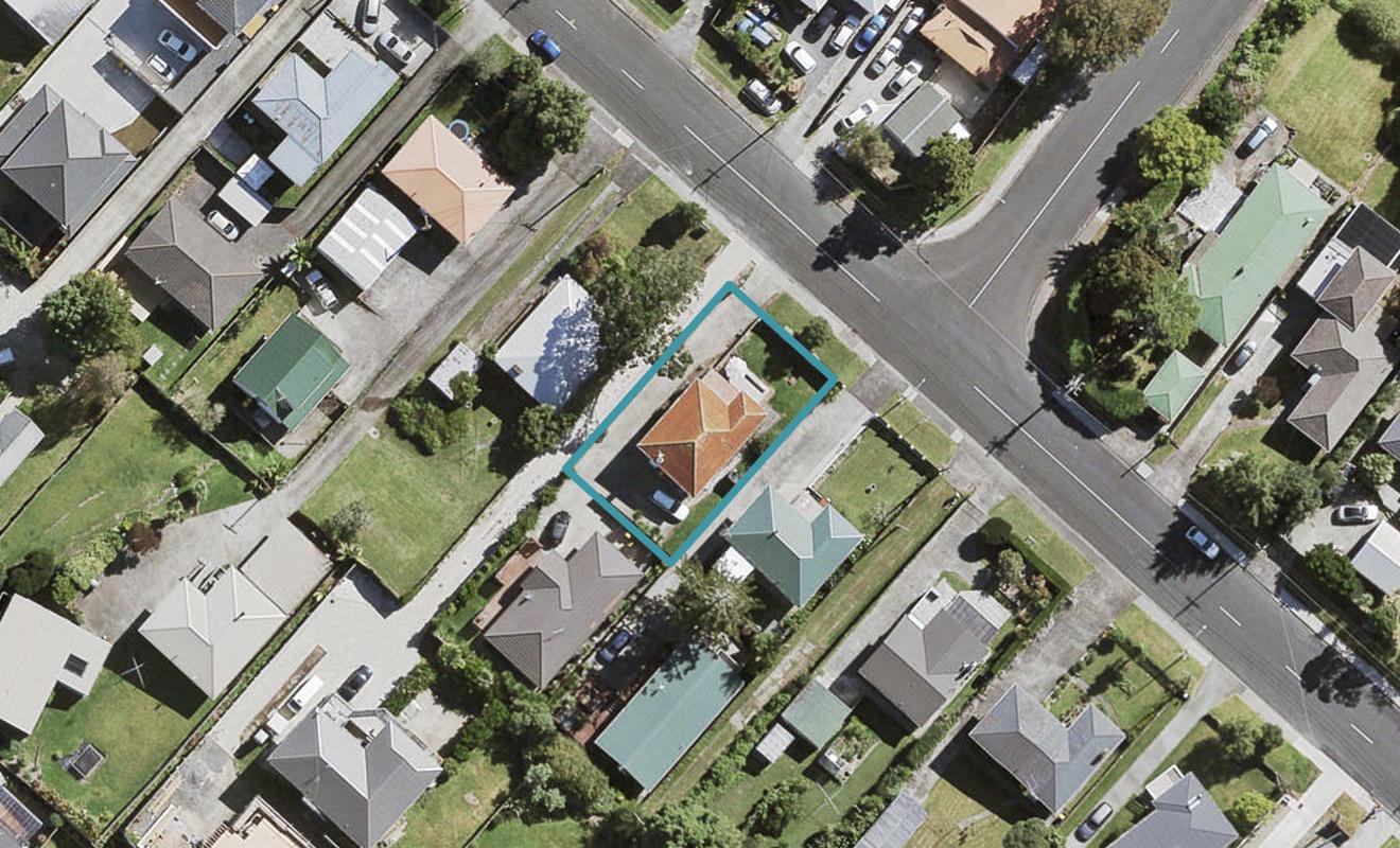 79 Awaroa Road, Sunnyvale, Auckland - Carousel 1