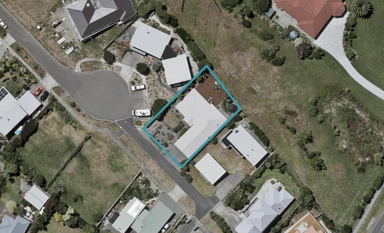 31 Pharazyn Avenue, Waikanae Beach, Waikanae - Carousel 1