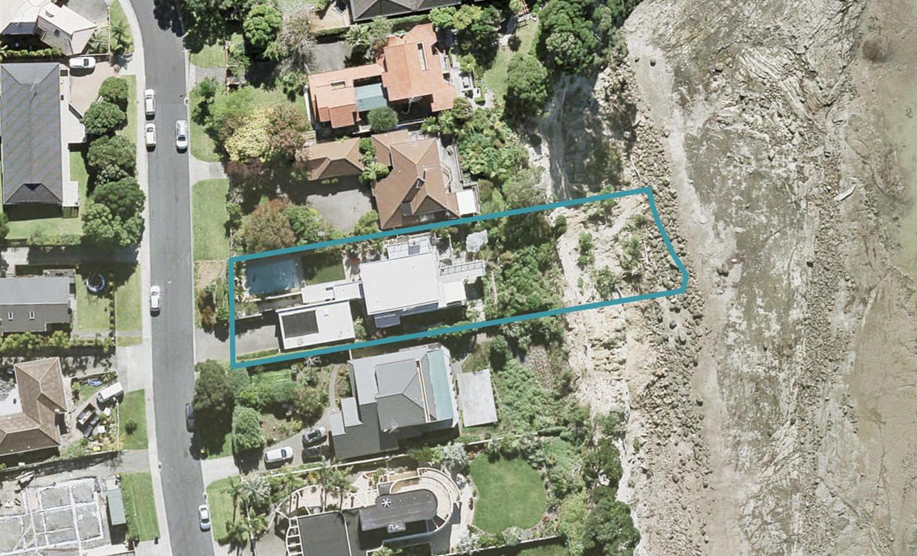 12 Sharon Road, Waiake, Auckland - Carousel 1