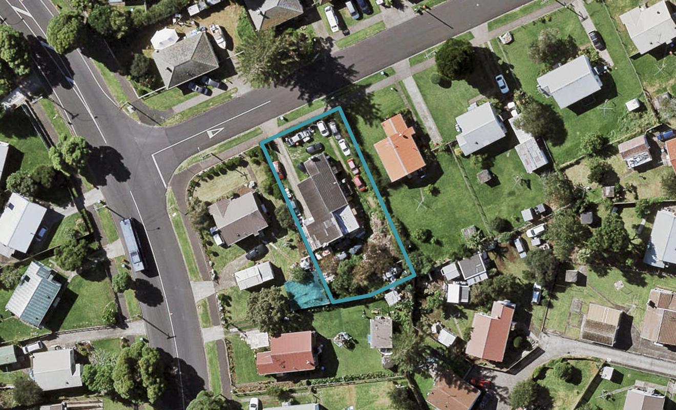 3 Tuakiri Street, Point England, Auckland - Carousel 1