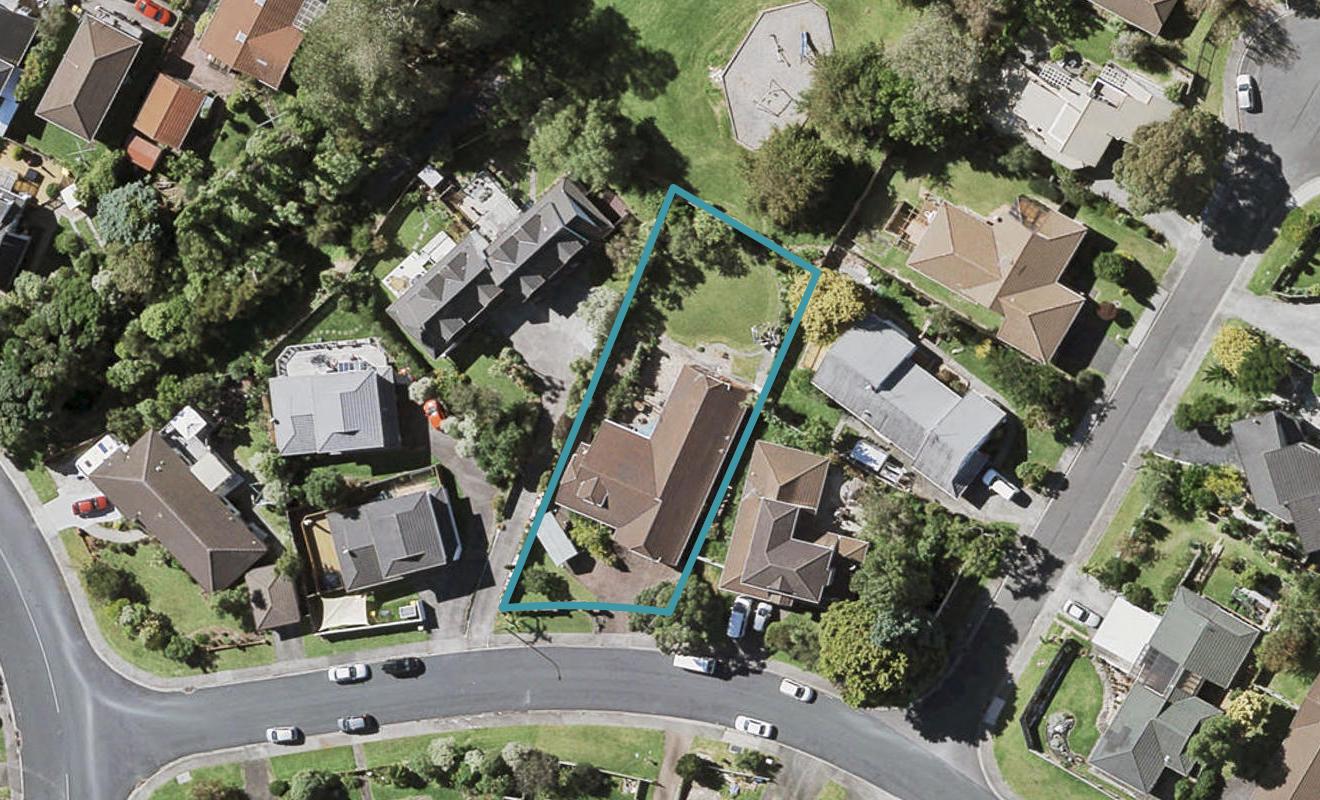 9 Landsberg Way, Windsor Park, Auckland - Carousel 1