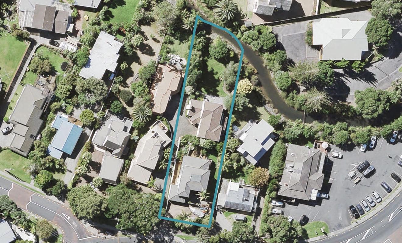 2/466 Beach Road, Murrays Bay, Auckland - Carousel 1