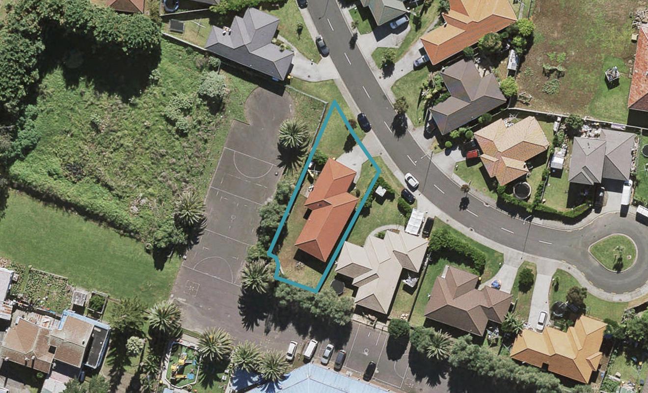 12 Kamaka Road, Mangere Bridge, Auckland - Carousel 1