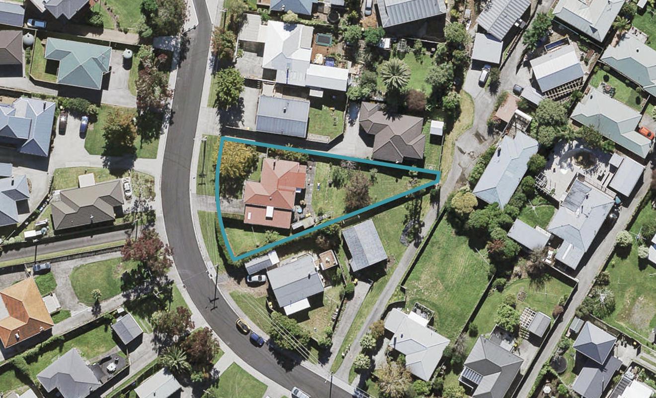 11 Duncan Avenue, Te Atatu South, Auckland - Carousel 1
