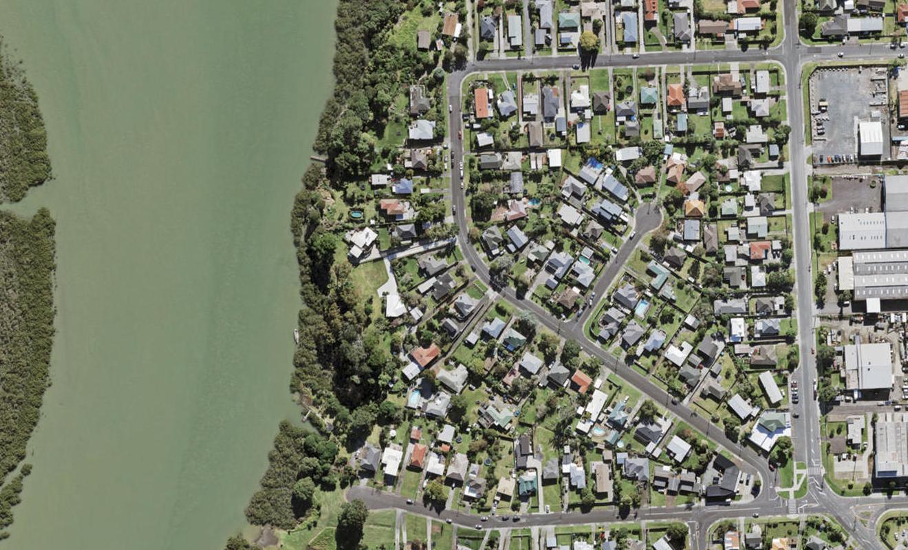 28 Abbotleigh Avenue, Te Atatu Peninsula, Auckland - Carousel 1