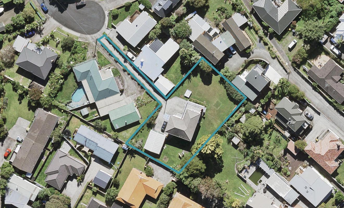 13 Harding Avenue, Te Atatu South, Auckland - Carousel 1