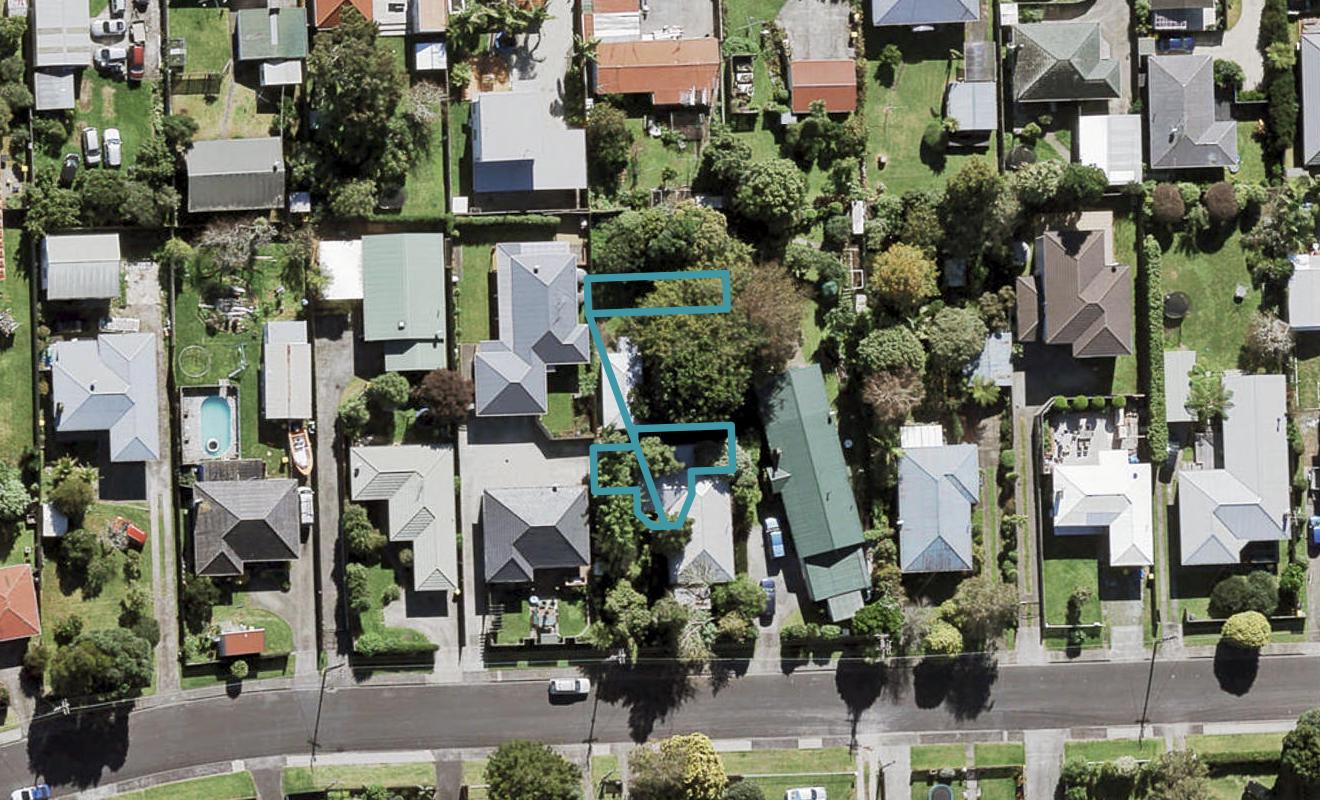 6/12 Enderby Drive, Te Atatu Peninsula, Auckland - Carousel 1