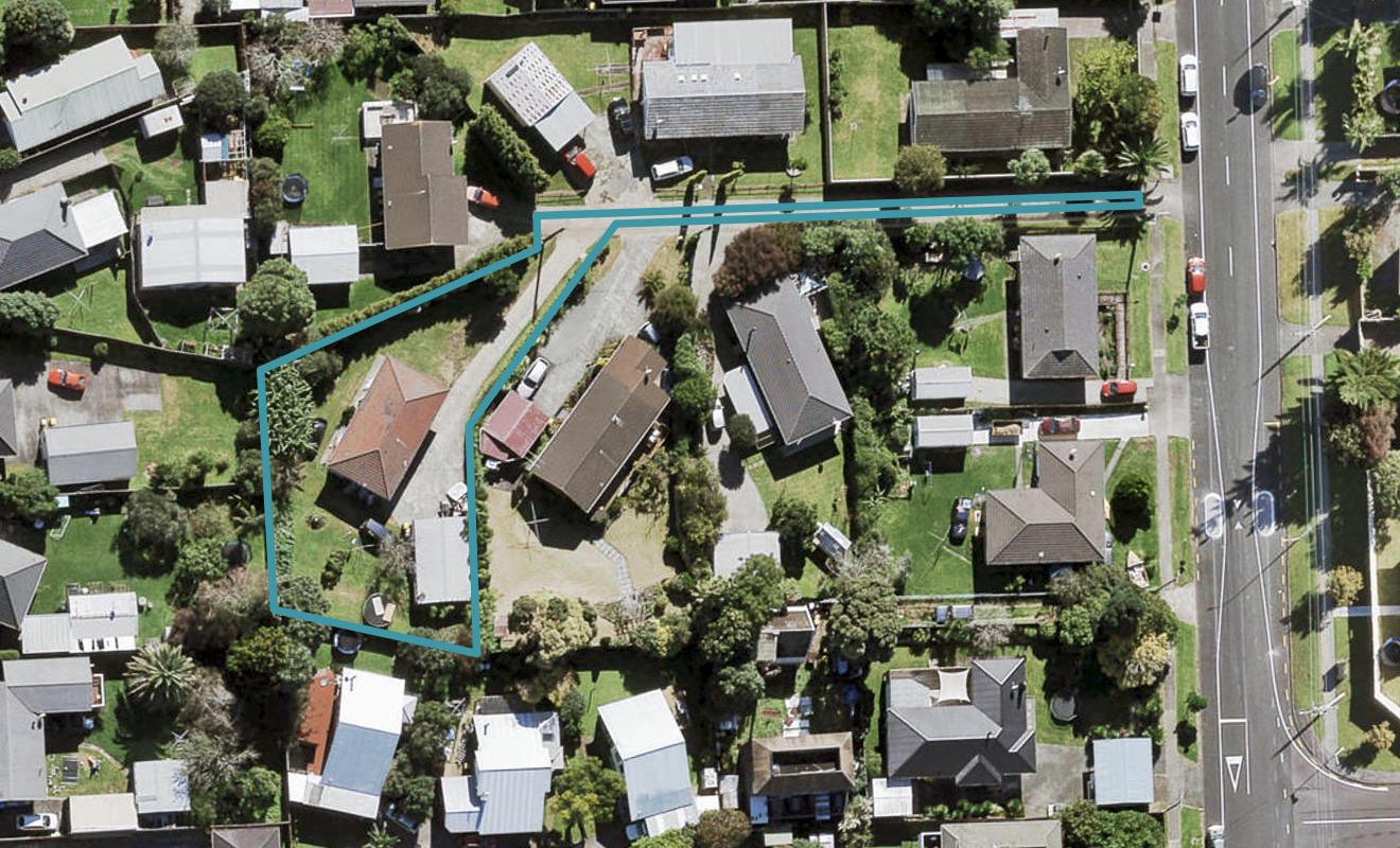 33C Beach Road, Te Atatu Peninsula, Auckland - Carousel 1