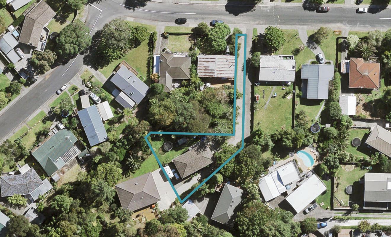 12 Pendlebury Street, Green Bay, Auckland - Carousel 1