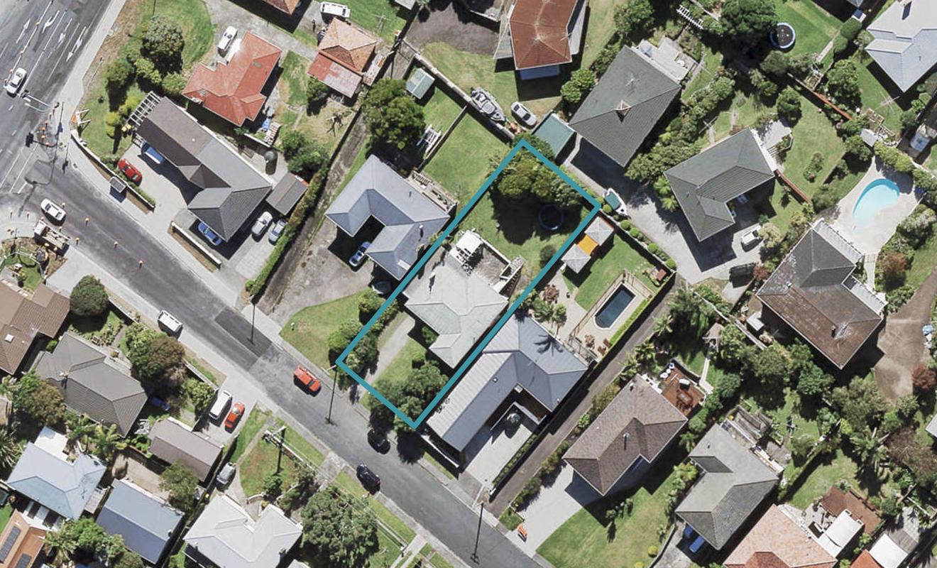 6 Jaemont Avenue, Te Atatu South, Auckland - Carousel 1