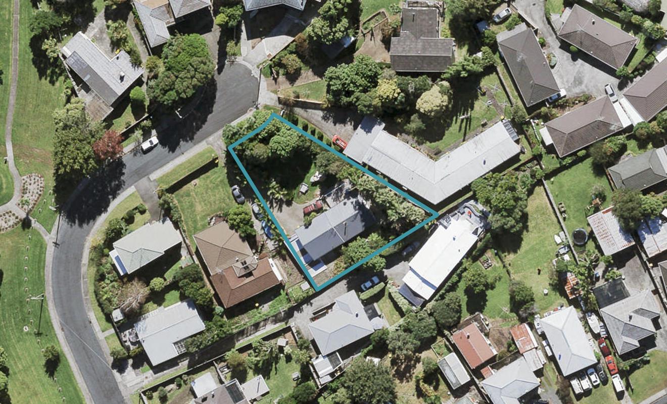11 Porter Avenue, Te Atatu South, Auckland - Carousel 1