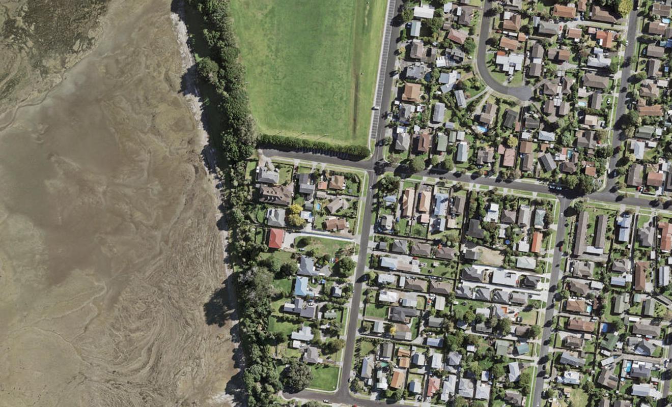 18B Domain Road, Weymouth, Auckland - Carousel 1