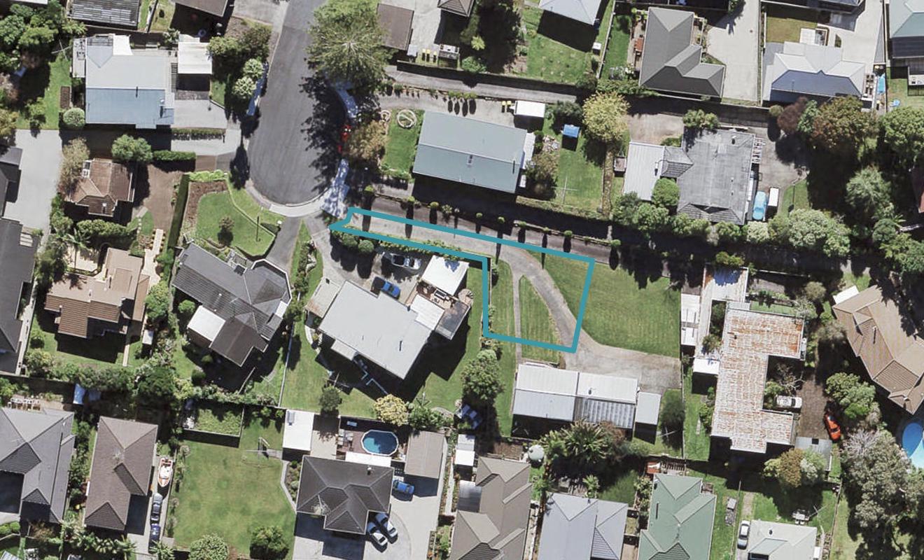 12D Dawn Place, Te Atatu South, Auckland - Carousel 1