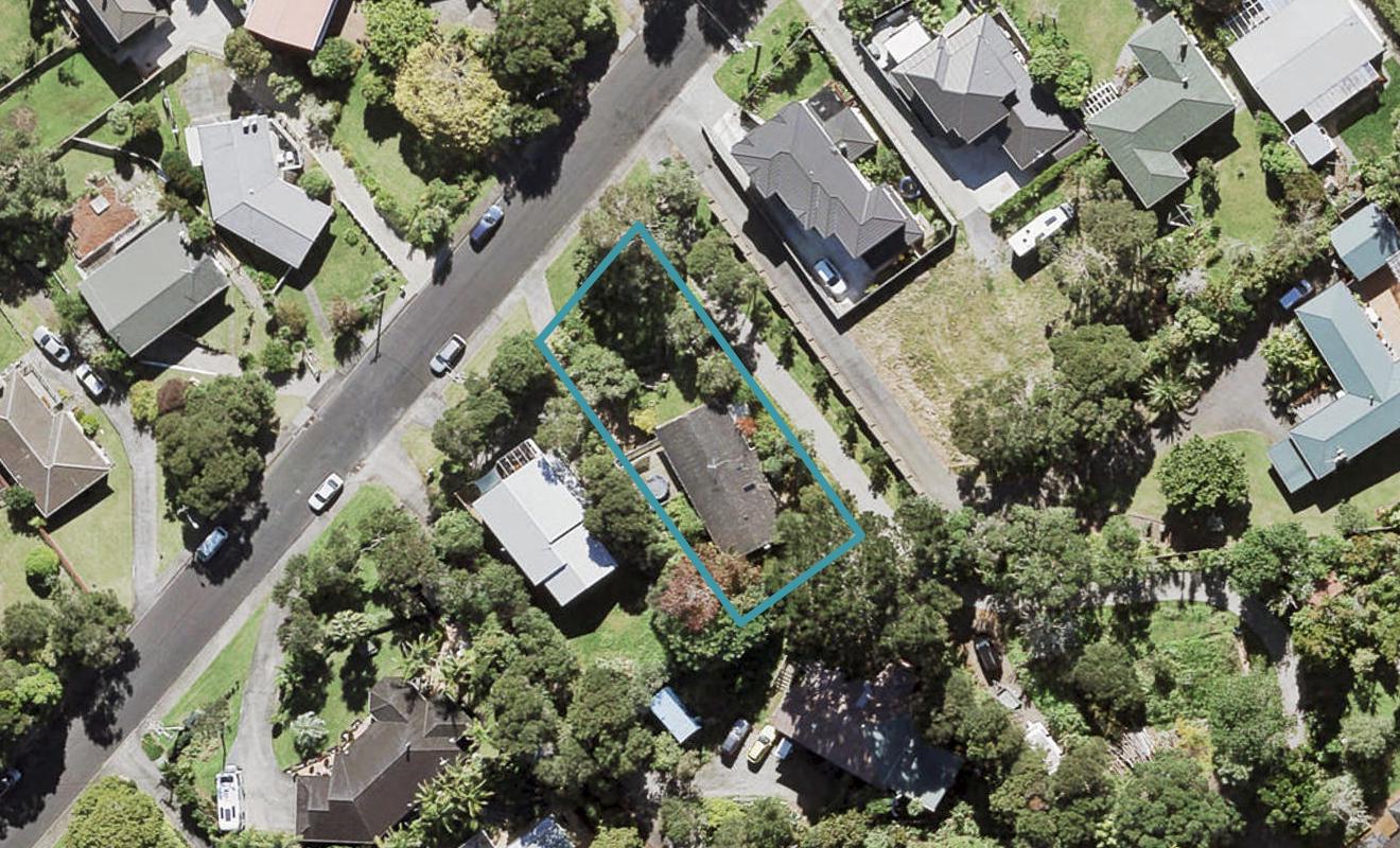 176 Cliff View Drive, Green Bay, Auckland - Carousel 1