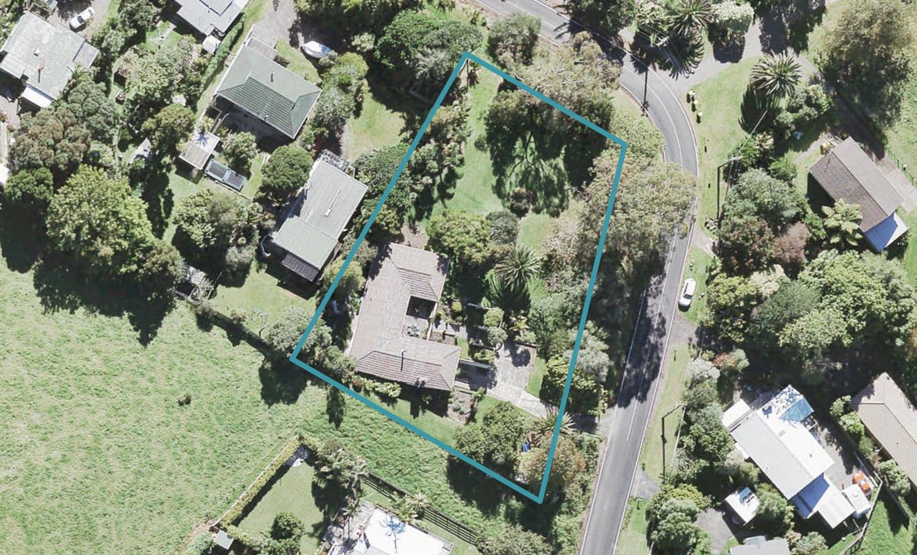 35 Grassmere Road, Henderson Valley, Auckland - Carousel 1
