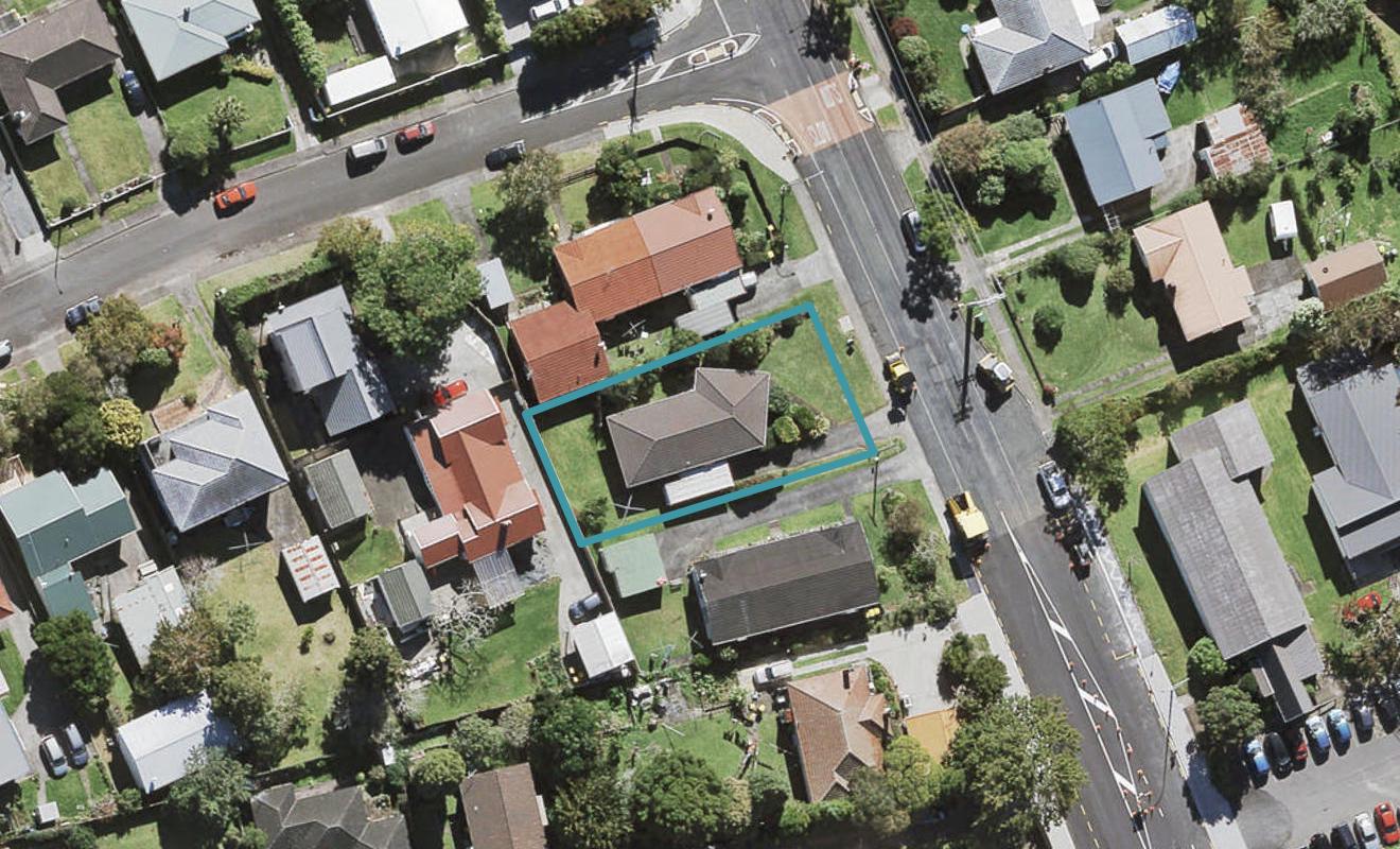 12 Flanshaw Road, Te Atatu South, Auckland - Carousel 1