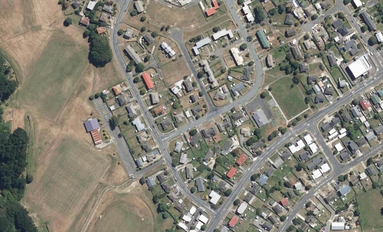 5 Matahourua Crescent, Cannons Creek, Porirua - Carousel 1