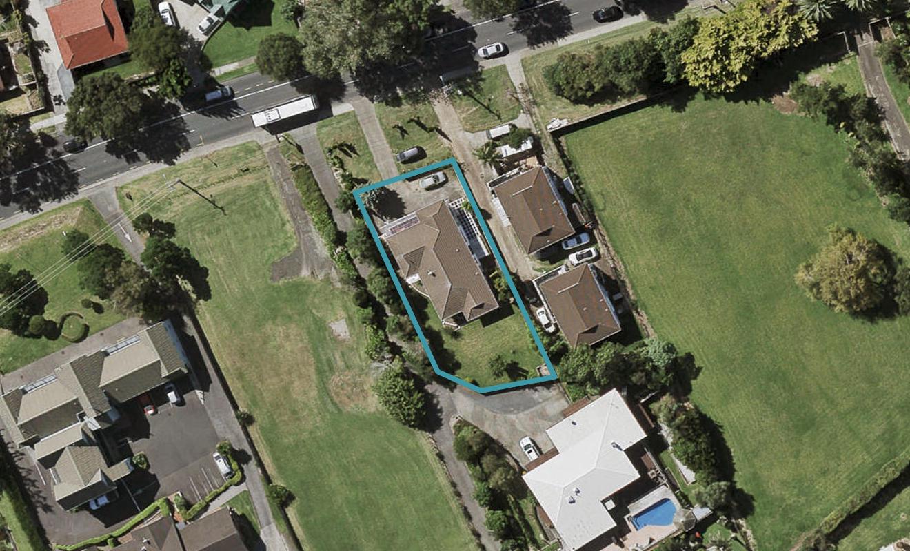33 Redoubt Road, Goodwood Heights, Auckland - Carousel 1