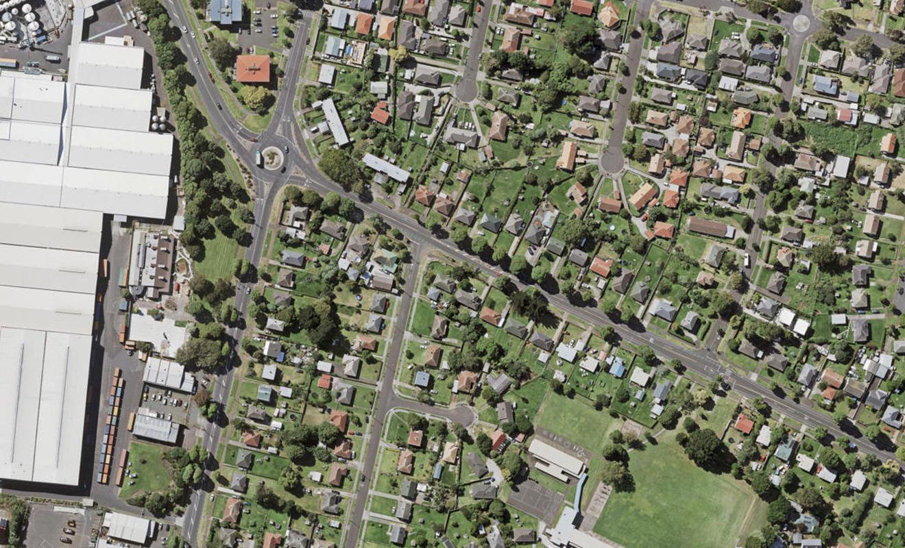 2/215 Tripoli Road, Point England, Auckland - Carousel 1