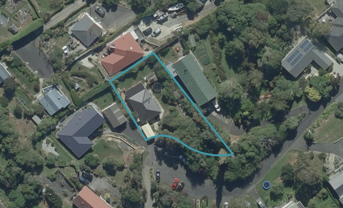 10 Hellyer Street, Macandrew Bay, Dunedin - Carousel 1