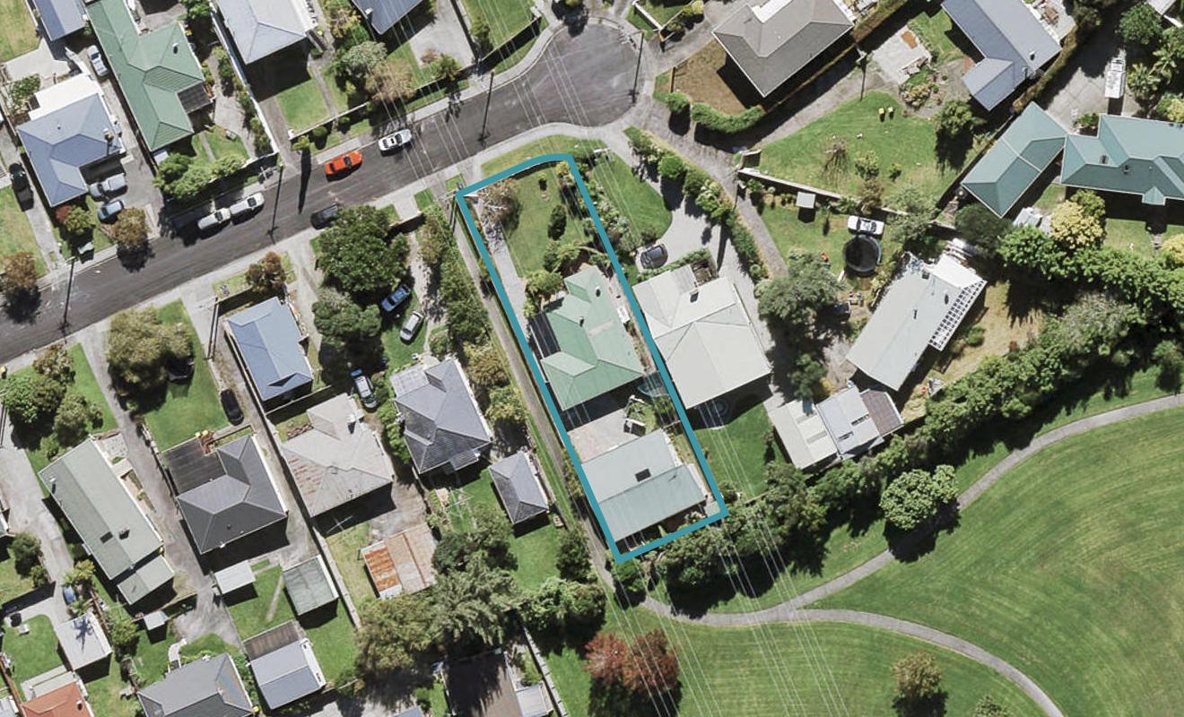 11 Marlene Avenue, Te Atatu South, Auckland - Carousel 1