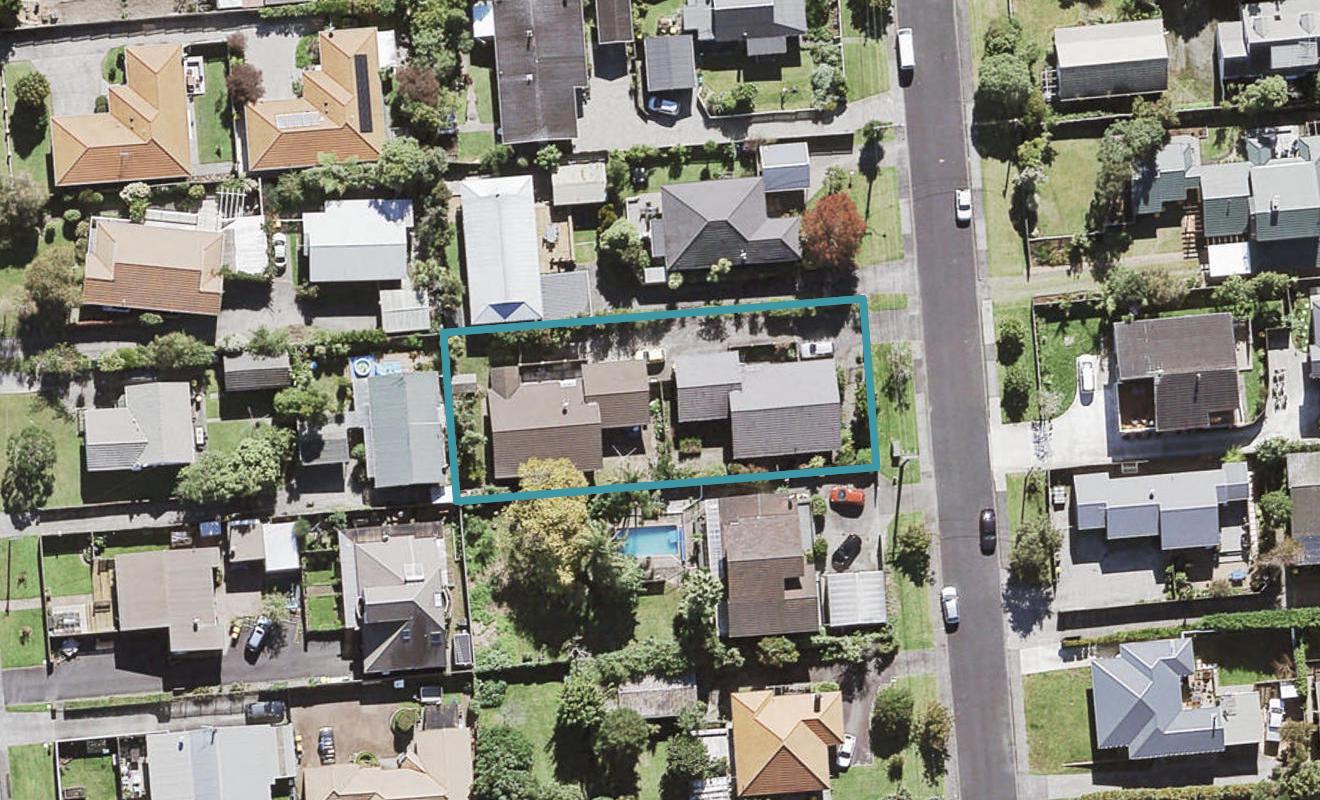 7B Harrybrook Road, Green Bay, Auckland - Carousel 1