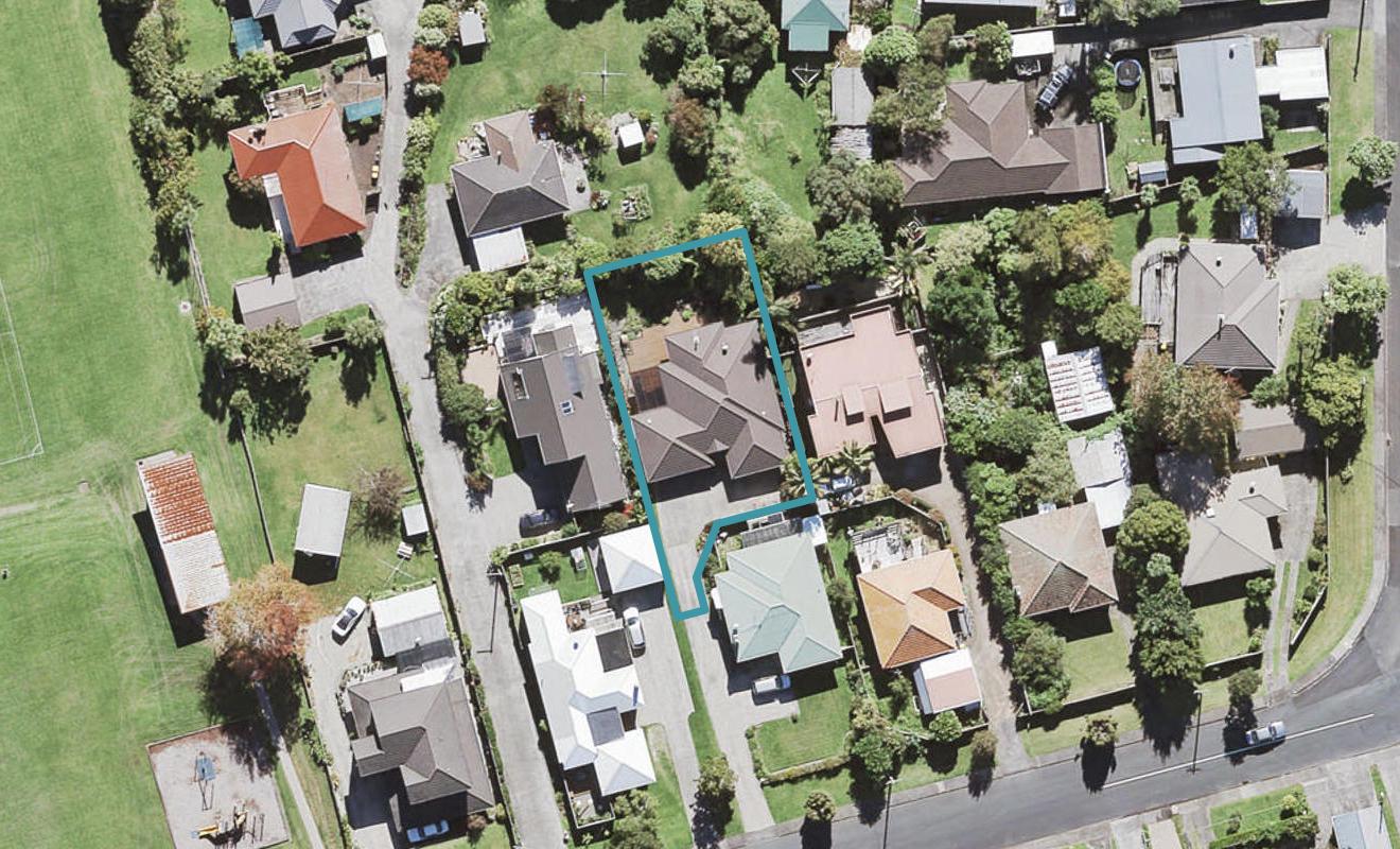 15A Cliff View Drive, Green Bay, Auckland - Carousel 1