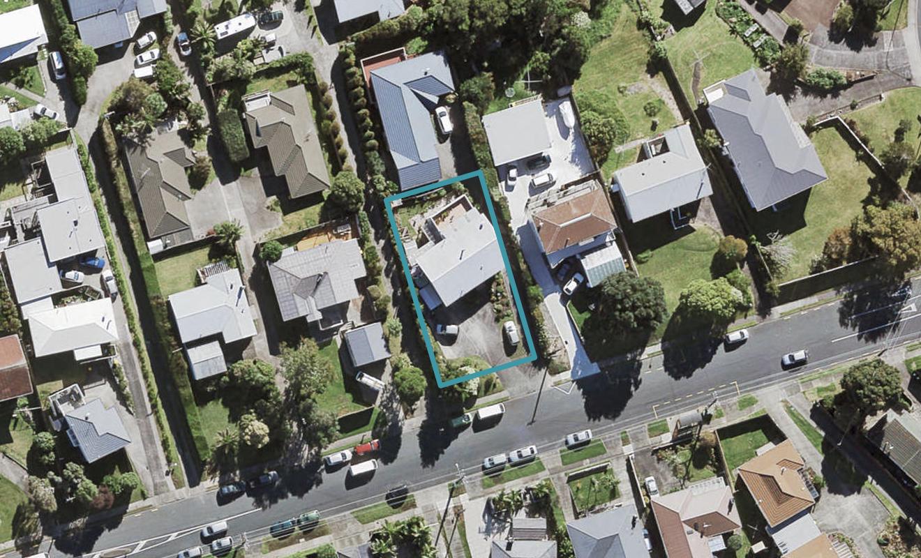 7 Roberts Road, Glenfield, Auckland - Carousel 1