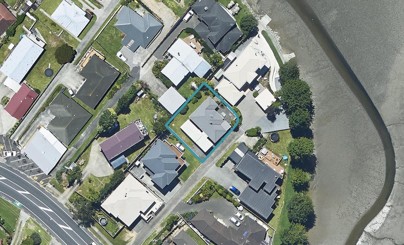 7 Harbourside Way, Welcome Bay, Tauranga - Carousel 1