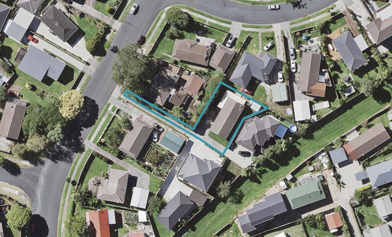 13 Fiesta Drive, Half Moon Bay, Auckland - Carousel 1