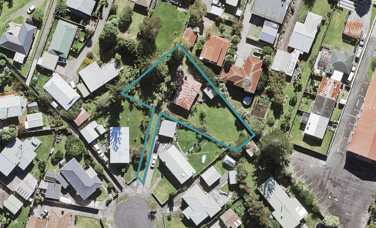 8 Denyer Place, New Lynn, Auckland - Carousel 1